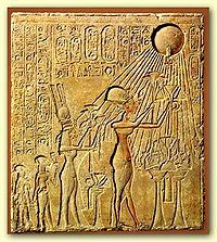 Il faraone Akhenaton e la sua famiglia mentre offrono doni votivi ad Aton - 21.3 Kb